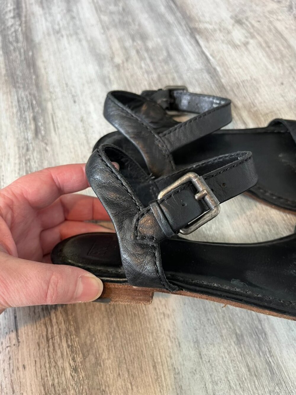 Frye Rachel T Flat Leather Sandals, Black, Women's US 6.5 - Picture 2 of 9